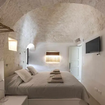 Luxury Trullo Termetrio アパート ブリンディジ